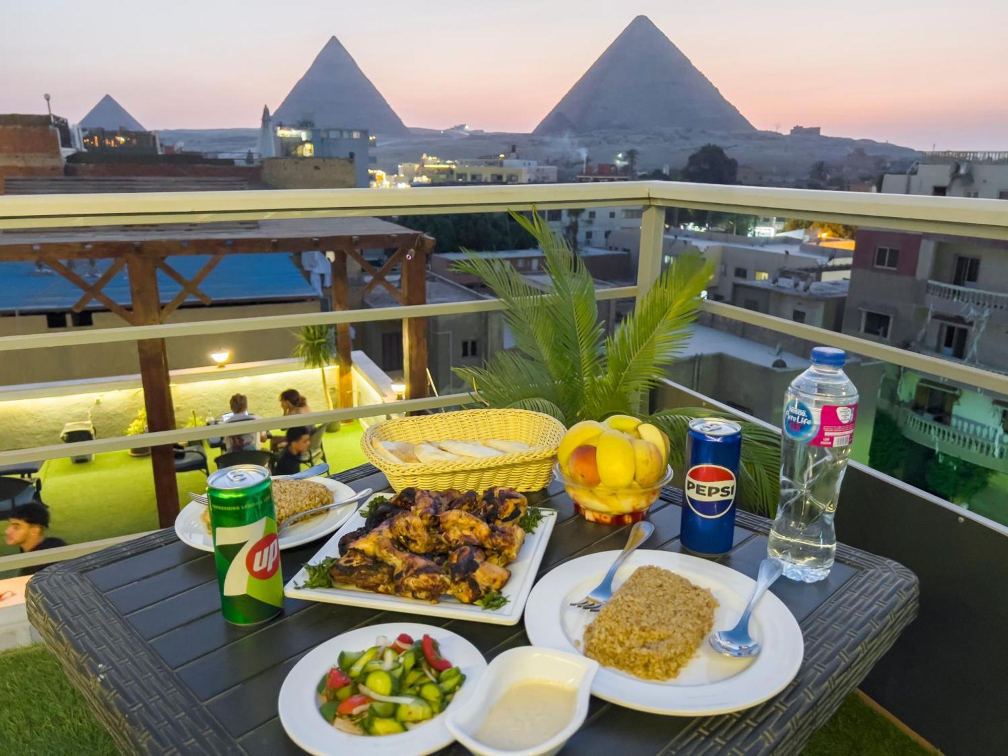Pyramids Gate Hotel Kafret el-Gabal Exterior photo